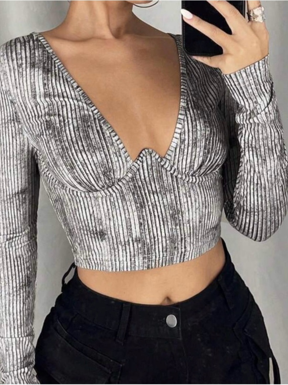 Deep V Ribbed Long-Sleeve Crop Top in Gray